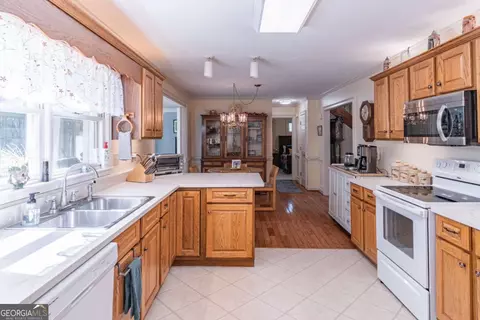 Kitchen - 4629 Simpson Downs, Gainesville, GA 30507 photo 6 of 6