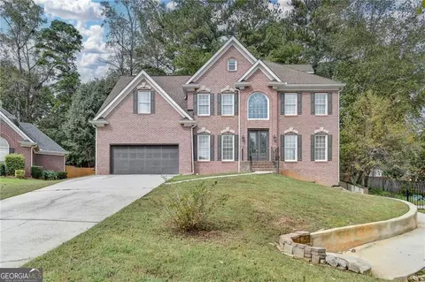 1015 Rowe Oak Cir, Lawrenceville, GA 30043