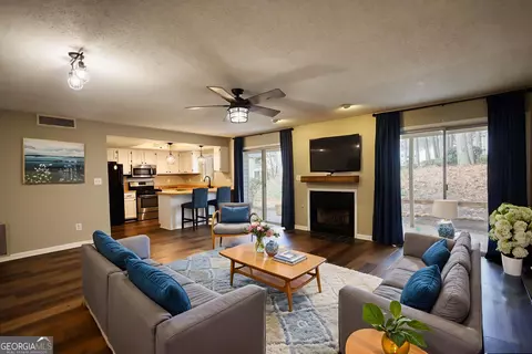 11 Doranne Ct SE, Smyrna, GA 30080