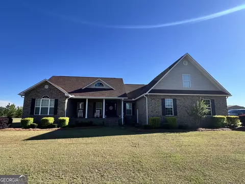 946 Old Savannah Rd, Ailey, GA 30410