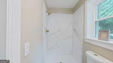 Bath - 481 4th St, Cairo, GA 39828 photo 6 of 7