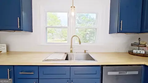 Kitchen - 481 4th St, Cairo, GA 39828 photo 6 of 7