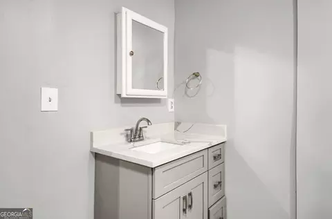 Bath - 2640 Snowcrest Pl, Bethlehem, GA 30620 photo 5 of 7