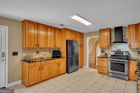 Kitchen - 116 Cedar Creek Dr, Dublin, GA 31021 photo 2 of 5