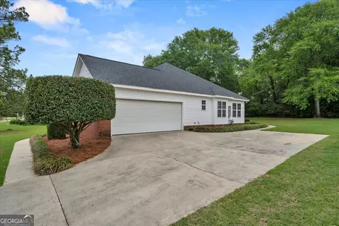 Exterior - 116 Cedar Creek Dr, Dublin, GA 31021 photo 4 of 6