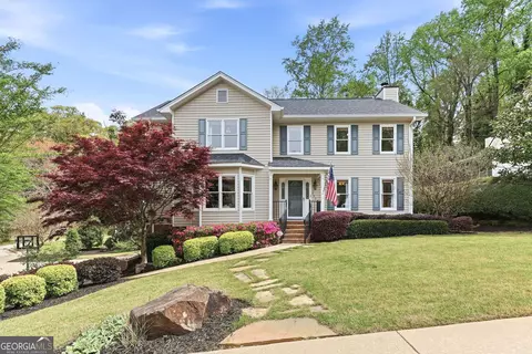 560 Long Oak Dr, Gainesville, GA 30501