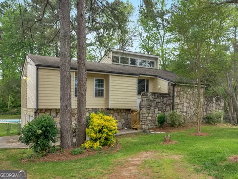 915 Strawberry Ct, Ellenwood, GA 30294