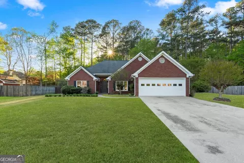 233 Ivy Creek Dr, Loganville, GA 30052