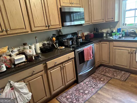 Kitchen - 407 High Falls Rd, Jackson, GA 30233 photo 2 of 3