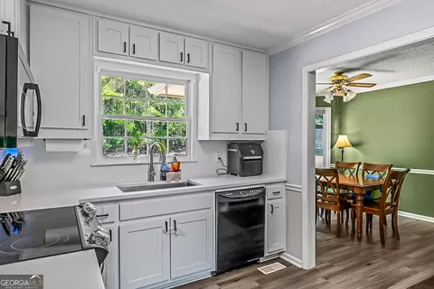 Kitchen - 99 Daniel Ct, Mcdonough, GA 30253 photo 2 of 3