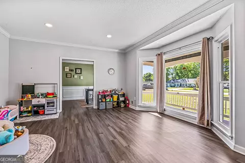 Living - 99 Daniel Ct, Mcdonough, GA 30253 photo 4 of 4