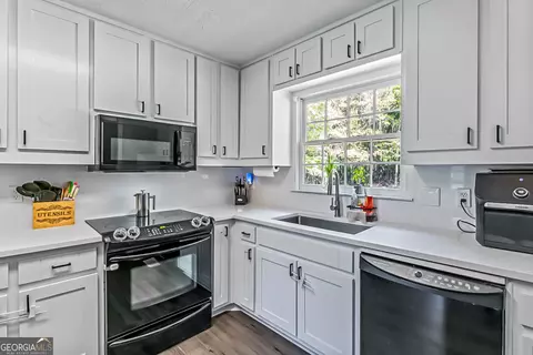 Kitchen - 99 Daniel Ct, Mcdonough, GA 30253 photo 3 of 3