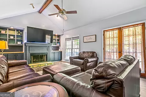 Living - 99 Daniel Ct, Mcdonough, GA 30253 photo 2 of 4
