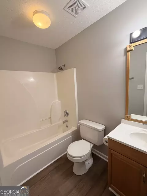 Bath - 53 Nantucket Dr, Lagrange, GA 30241 photo 2 of 3