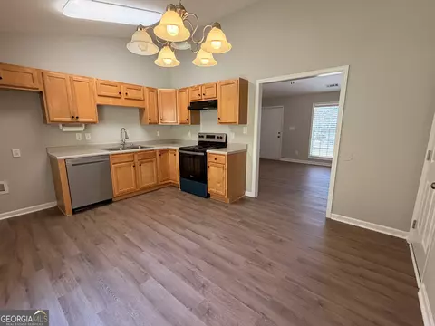 Kitchen - 53 Nantucket Dr, Lagrange, GA 30241 photo 2 of 3