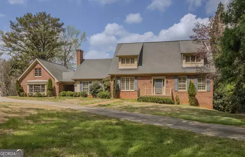 2265 Castle Lake Dr, Tyrone, GA 30290