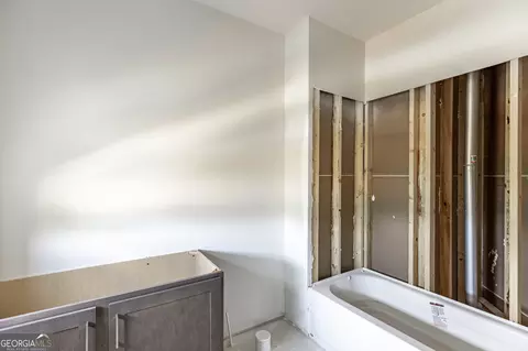 Bath - 1823 Piney Bend Dr, Buford, GA 30518 photo 1 of 1