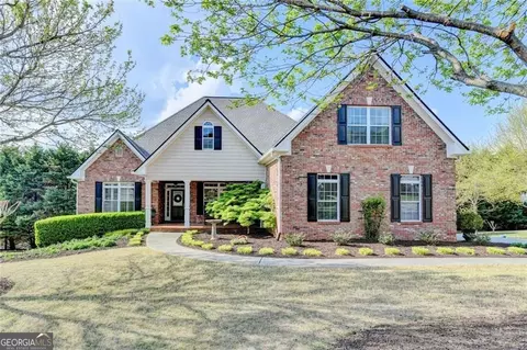 517 Sandy Cove Dr, Loganville, GA 30052