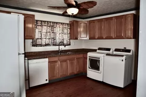 Kitchen - 6126 Mize Rd, Toccoa, GA 30577 photo 2 of 2