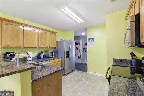 Kitchen - 1928 Simmons Ln, Hampton, GA 30228 photo 2 of 3
