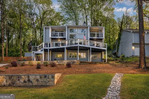 8515 Lake Dr, Snellville, GA 30039