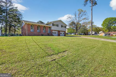 530 Oak Valley Dr, Riverdale, GA 30274