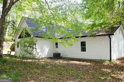 Exterior - 895 Waterview Dr, Lagrange, GA 30240 photo 12 of 14