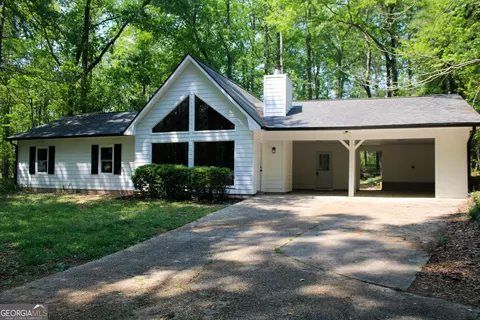 Exterior - 895 Waterview Dr, Lagrange, GA 30240 photo 1 of 14