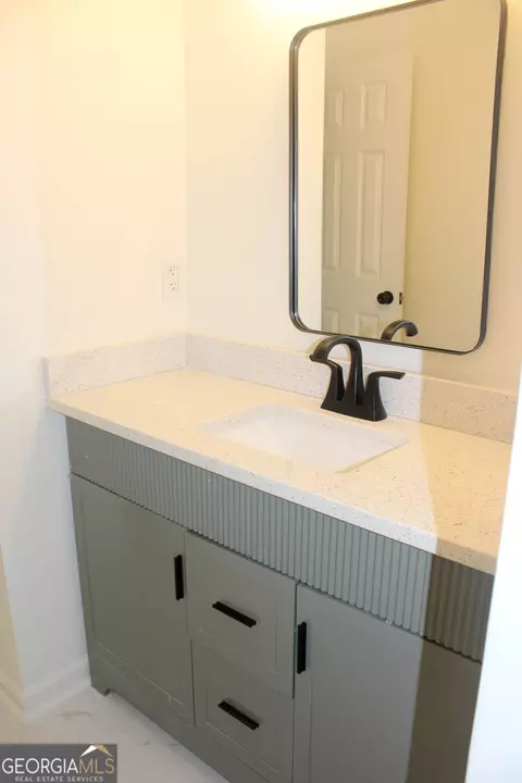 Bath - 895 Waterview Dr, Lagrange, GA 30240 photo 5 of 18