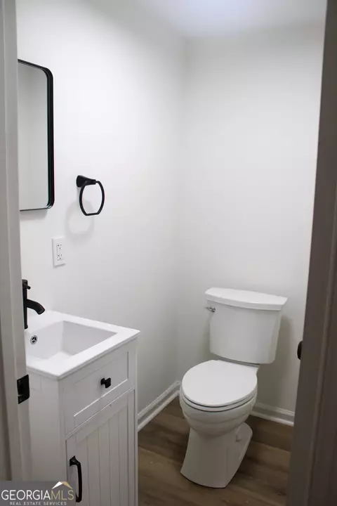 Bath - 895 Waterview Dr, Lagrange, GA 30240 photo 1 of 18