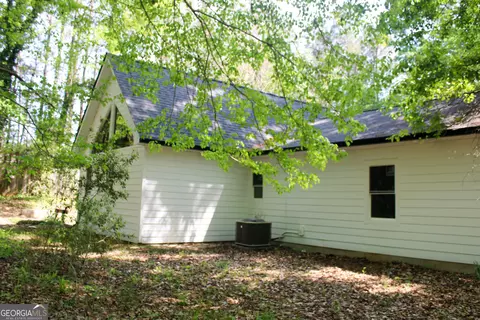 Exterior - 895 Waterview Dr, Lagrange, GA 30240 photo 8 of 14