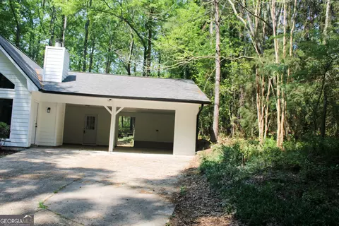 Exterior - 895 Waterview Dr, Lagrange, GA 30240 photo 3 of 14