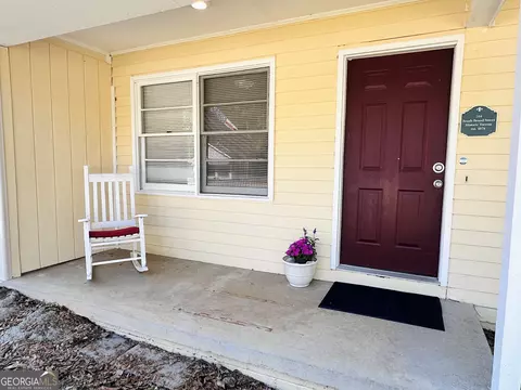 Exterior - 514 S Broad St, Toccoa, GA 30577 photo 5 of 6