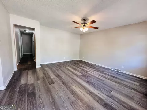 Living - 514 S Broad St, Toccoa, GA 30577 photo 1 of 5