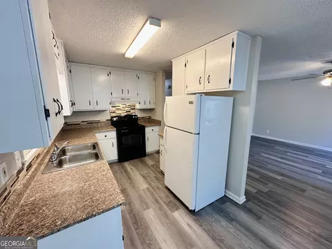 Kitchen - 514 S Broad St, Toccoa, GA 30577 photo 3 of 3