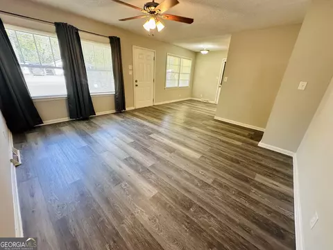 Living - 514 S Broad St, Toccoa, GA 30577 photo 4 of 5
