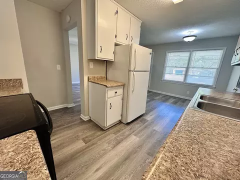 Kitchen - 514 S Broad St, Toccoa, GA 30577 photo 2 of 3