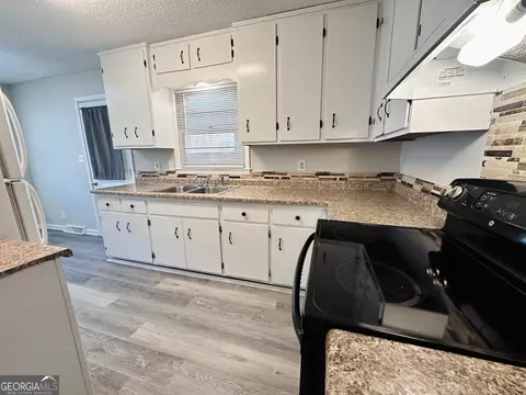Kitchen - 514 S Broad St, Toccoa, GA 30577 photo 1 of 3