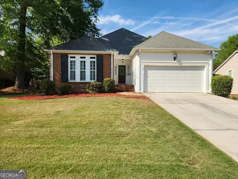 160 Fenwyck Cmns, Fayetteville, GA 30214