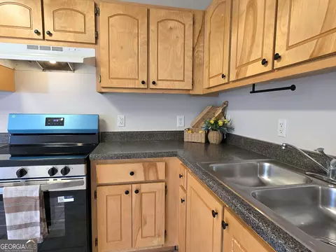 Kitchen - 116 Summer Trce, Thomaston, GA 30286 photo 2 of 4