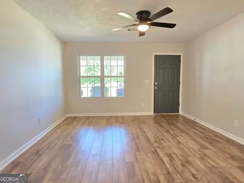 Living - 116 Summer Trce, Thomaston, GA 30286 photo 2 of 4
