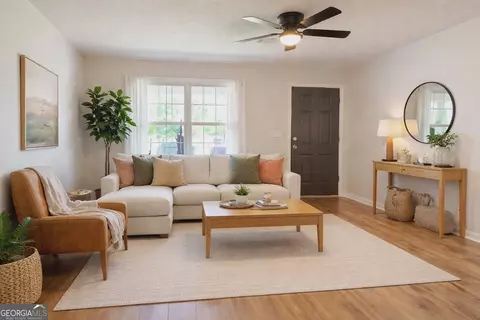Living - 116 Summer Trce, Thomaston, GA 30286 photo 3 of 4