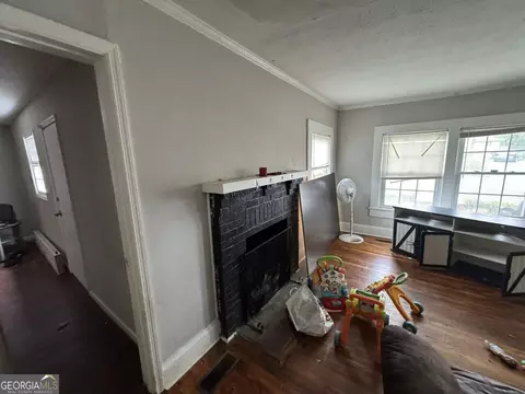 Living - 771 E Currahee St, Toccoa, GA 30577 photo 1 of 3