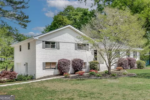 151 Suburban Dr NE, Kennesaw, GA 30144