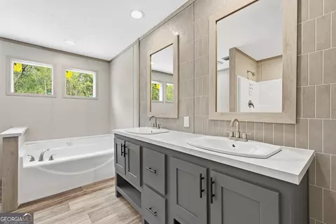 Bath - 2099 Susie Baker Rd NE, Townsend, GA 31331 photo 1 of 4