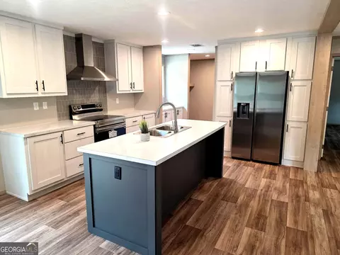 Kitchen - 2099 Susie Baker Rd NE, Townsend, GA 31331 photo 2 of 3