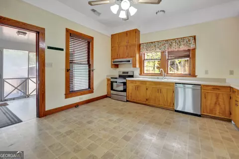Kitchen - 1635 Highway 36 E, Jackson, GA 30233 photo 1 of 2