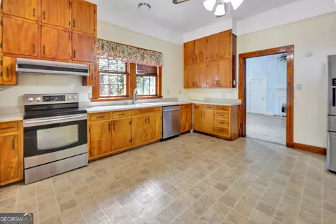 Kitchen - 1635 Highway 36 E, Jackson, GA 30233 photo 2 of 2