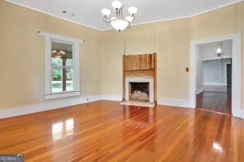 Living - 1635 Highway 36 E, Jackson, GA 30233 photo 1 of 5