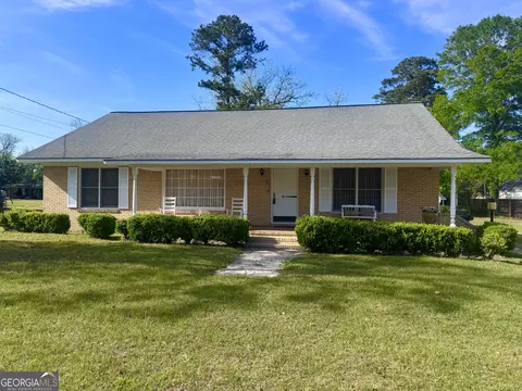 2401 W Elm St, Wrightsville, GA 31096